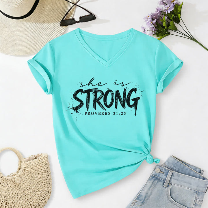 Christianartworkshop Sie ist stark (Sprüche 31,25) – Lässiges V-Ausschnitt-T-Shirt - Himmelblau - 2XL - image 8