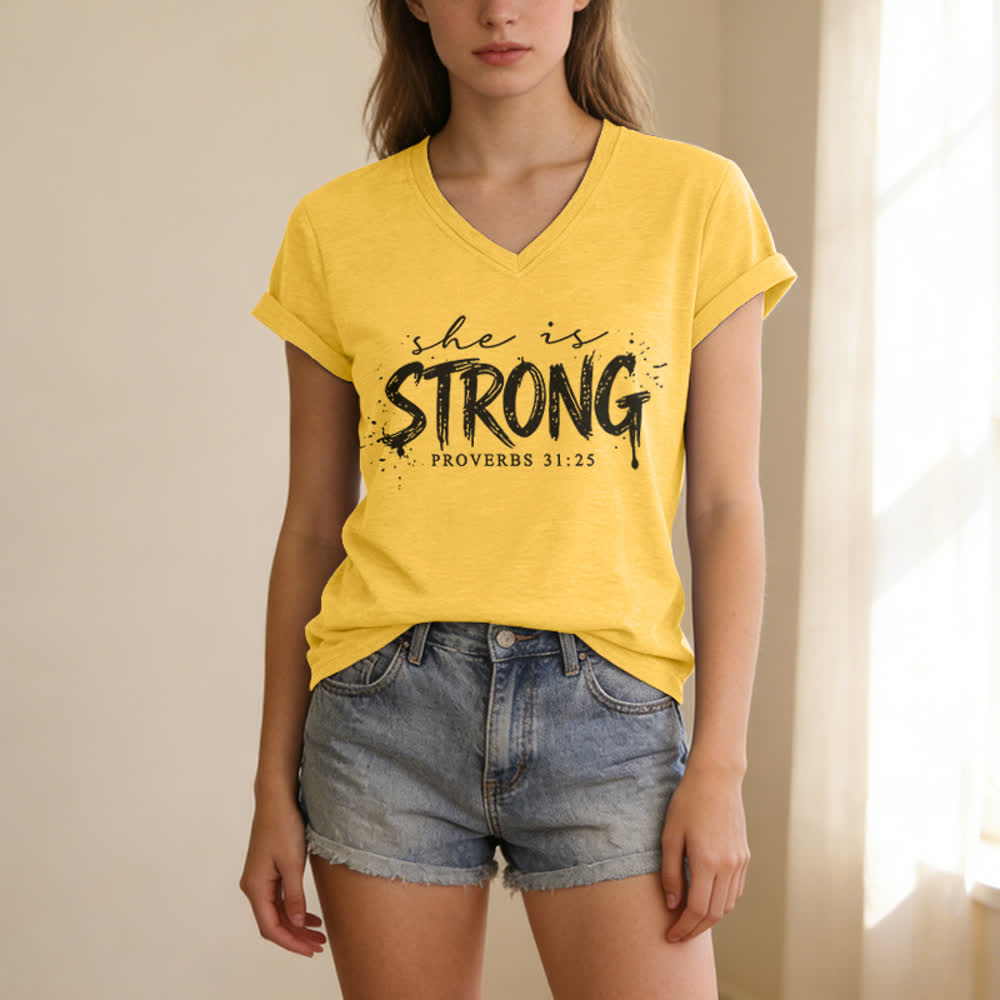 Christianartworkshop Sie ist stark (Sprüche 31,25) – Lässiges V-Ausschnitt-T-Shirt - image 7