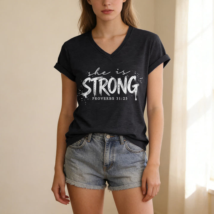 Christianartworkshop Sie ist stark (Sprüche 31,25) – Lässiges V-Ausschnitt-T-Shirt - image 13