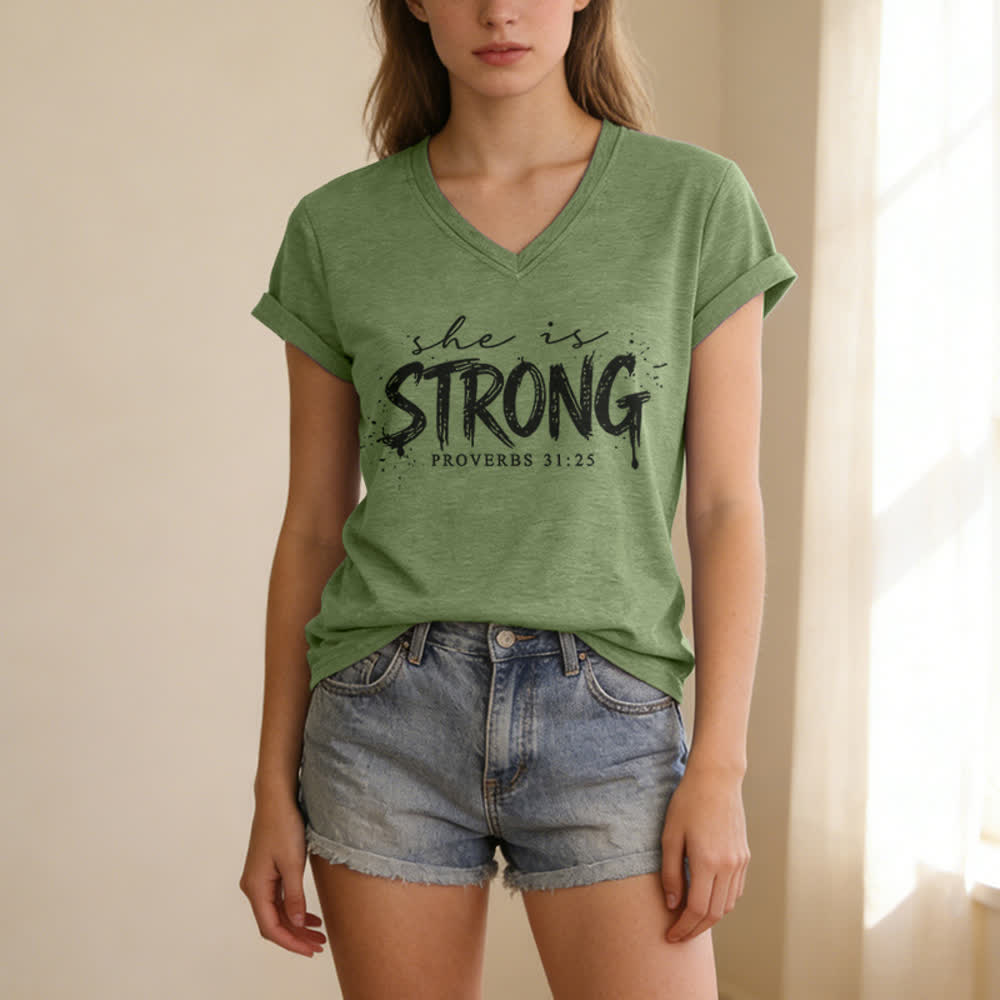 Christianartworkshop Sie ist stark (Sprüche 31,25) – Lässiges V-Ausschnitt-T-Shirt - image 1