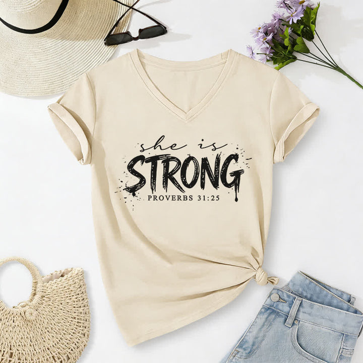 Christianartworkshop Sie ist stark (Sprüche 31,25) – Lässiges V-Ausschnitt-T-Shirt - Beige - 2XL - image 4