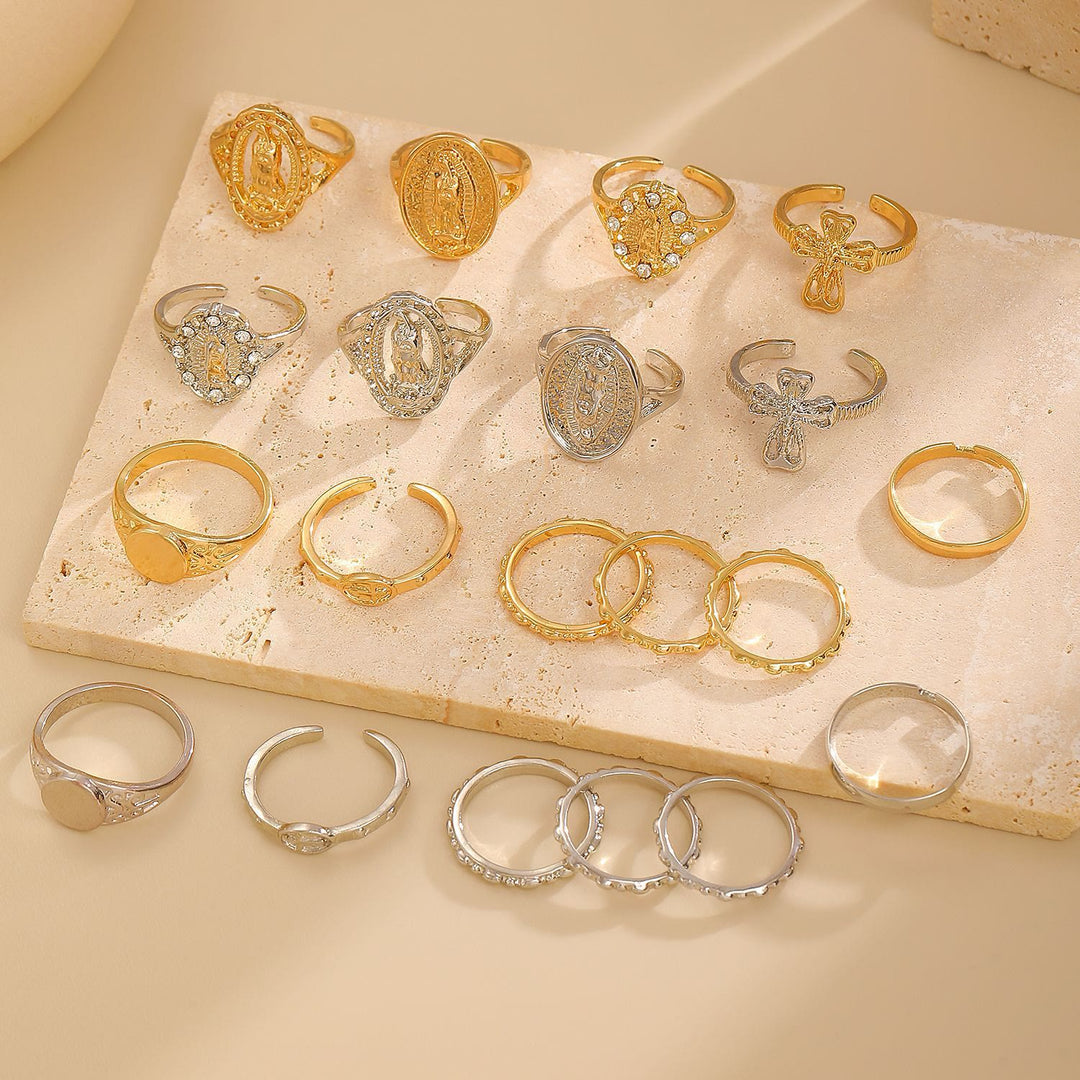 Christianartworkshop Goldenes und silbernes Marienkreuz-Ringset: Ein Zeichen himmlischer Hingabe - image 3