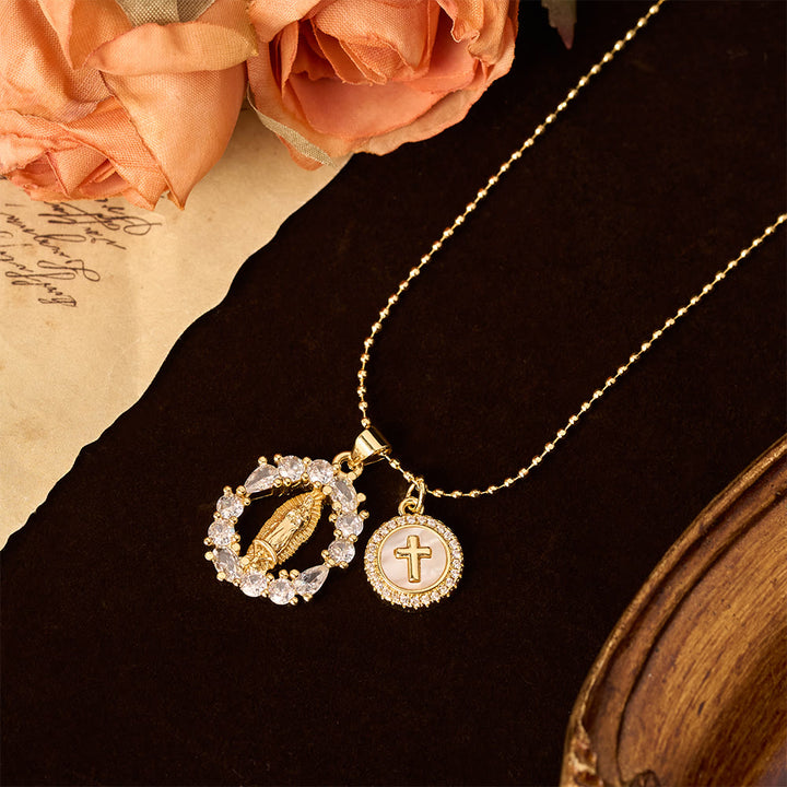 Christianartworkshop Klassisches Anhänger-Set „Unsere Liebe Frau und Kreuz“ mit Zirkonia: Symbol unerschütterlicher Hingabe - image 2