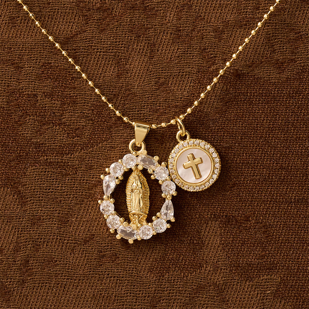 Christianartworkshop Klassisches Anhänger-Set „Unsere Liebe Frau und Kreuz“ mit Zirkonia: Symbol unerschütterlicher Hingabe - image 3