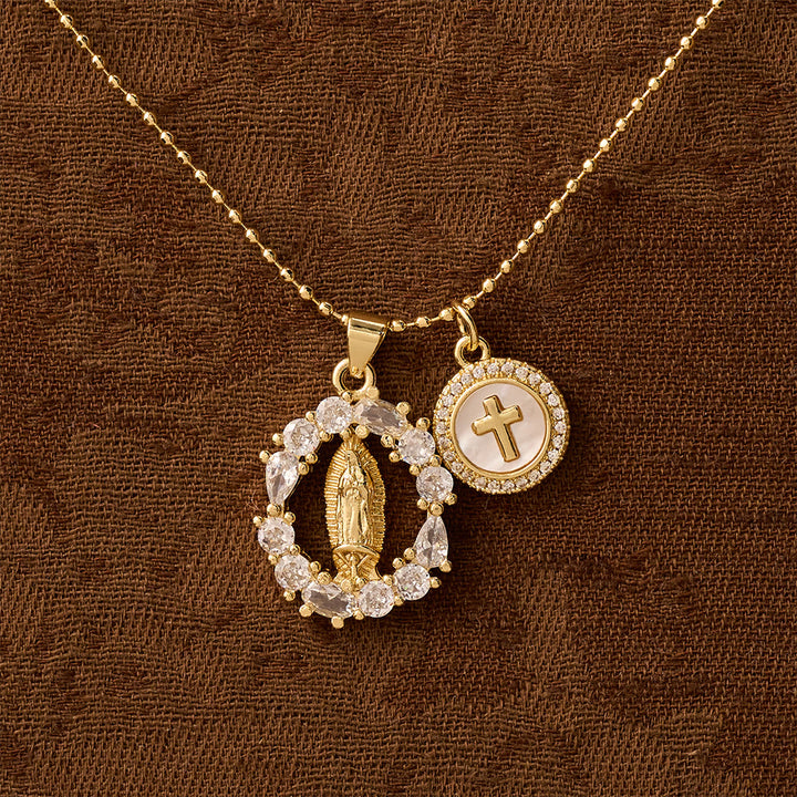 Christianartworkshop Klassisches Anhänger-Set „Unsere Liebe Frau und Kreuz“ mit Zirkonia: Symbol unerschütterlicher Hingabe - image 3