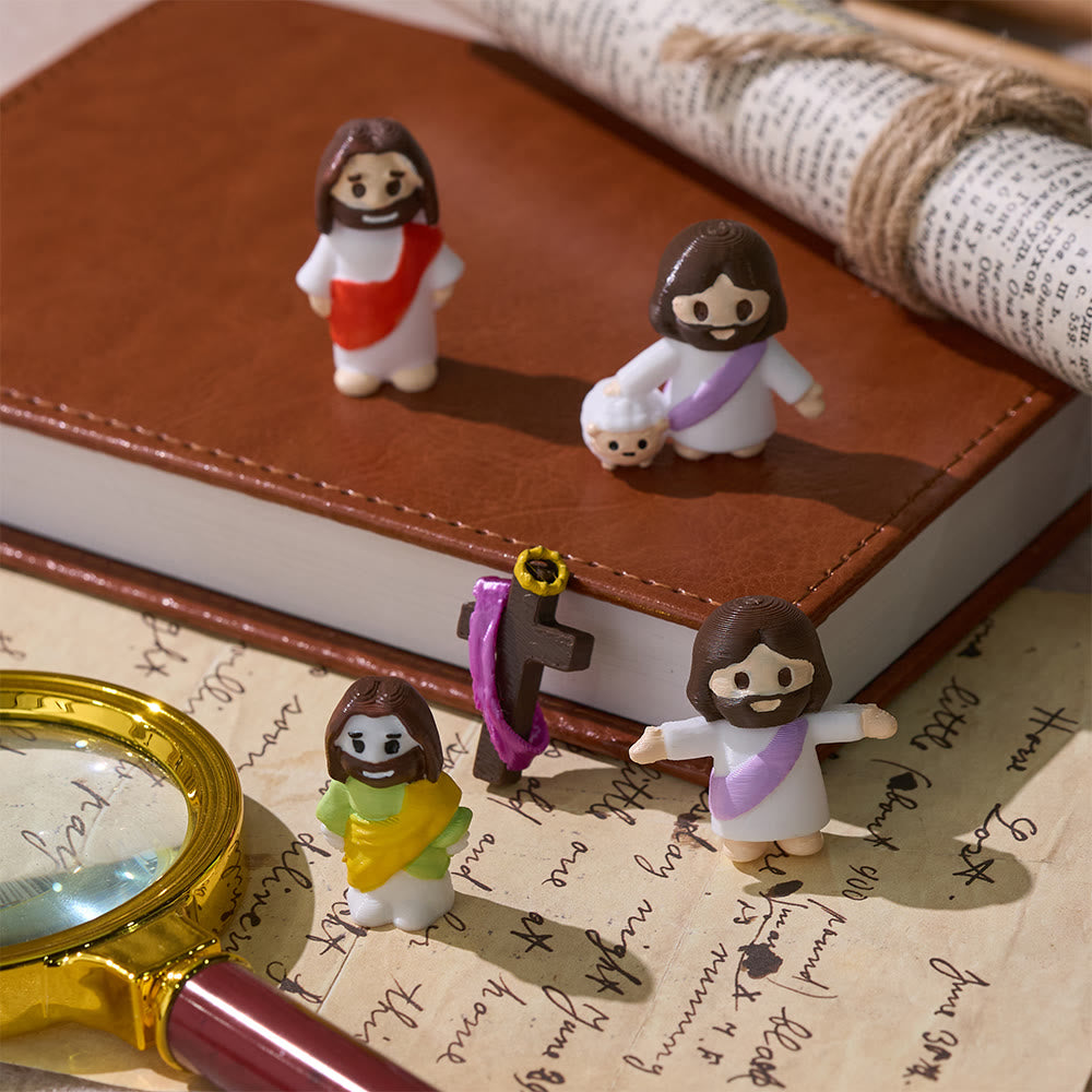 Christianartworkshop Jesus-Minifigur aus Kunstharz im Chibi-Stil mit farbigem Gewand und Kreuz: Heilige Wärme für die tägliche Andacht - image 0