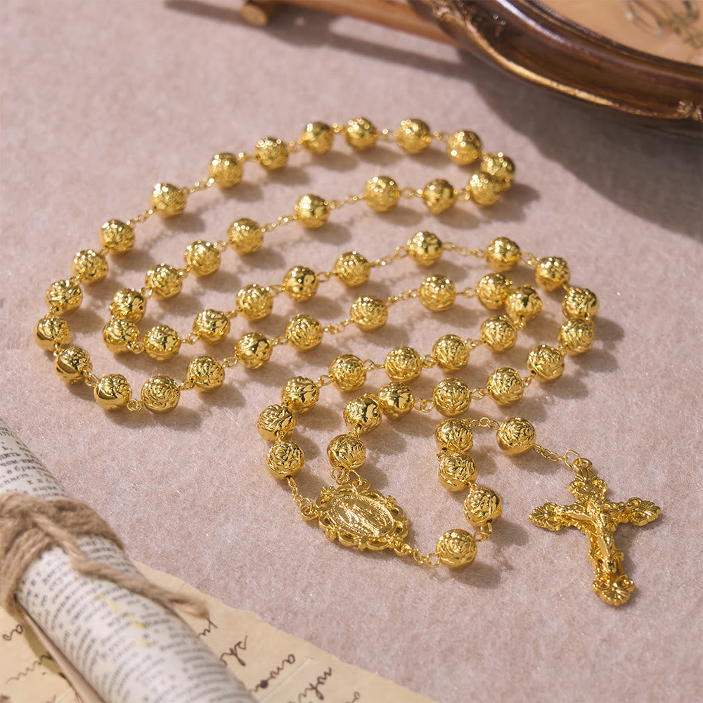 Christianartworkshop Rosenkranz mit gravierten Rosenperlen und Kruzifix: Symbol frommen Gebets - Golden - image 0