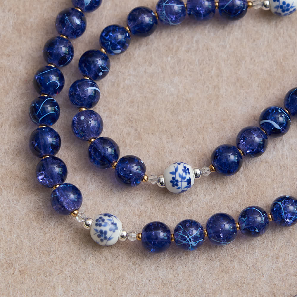Christianartworkshop Rosenkranz aus tiefblauem, gesprungenem Glas und Porzellanperlen mit einem Mittelstück der Muttergottes von Aparecida - image 6