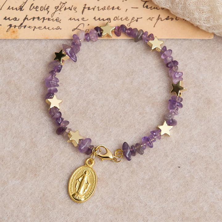 Christianartworkshop Rosenkranzarmband aus natürlichen Amethyst-Chips und Memory-Draht mit Marienmedaille - Handgelenkumfang: 18–23 cm (7,08–9,06 Zoll) - image 0