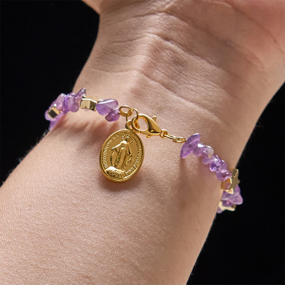 Christianartworkshop Rosenkranzarmband aus natürlichen Amethyst-Chips und Memory-Draht mit Marienmedaille - image 1
