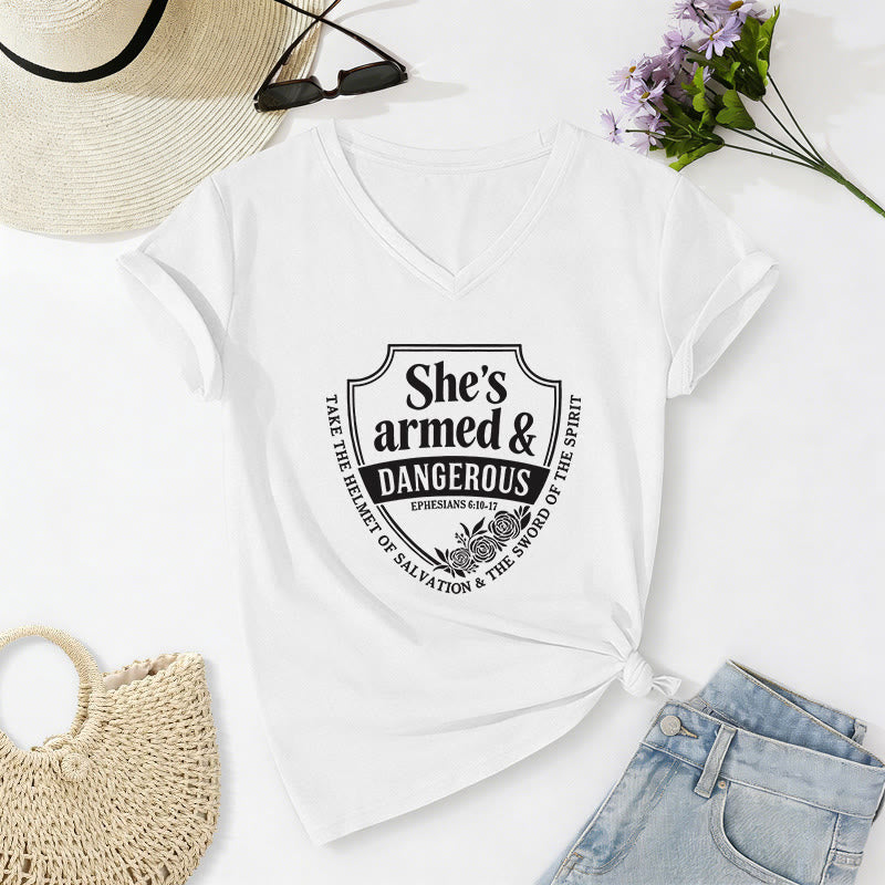 Christianartworkshop Sie ist bewaffnet und gefährlich – Lässiges V-Ausschnitt-T-Shirt - Weiß - 2XL - image 4
