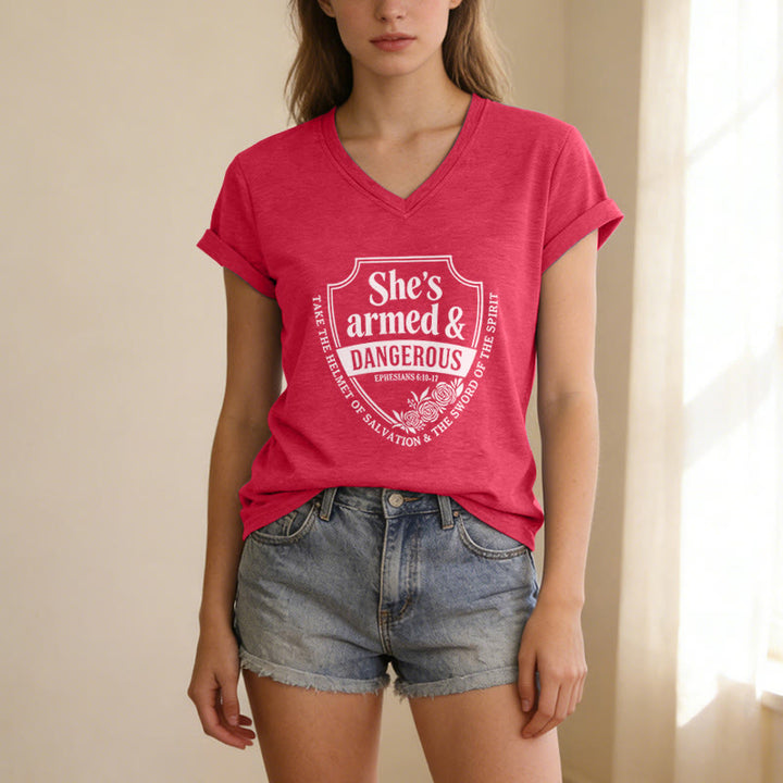 Christianartworkshop Sie ist bewaffnet und gefährlich – Lässiges V-Ausschnitt-T-Shirt - image 23