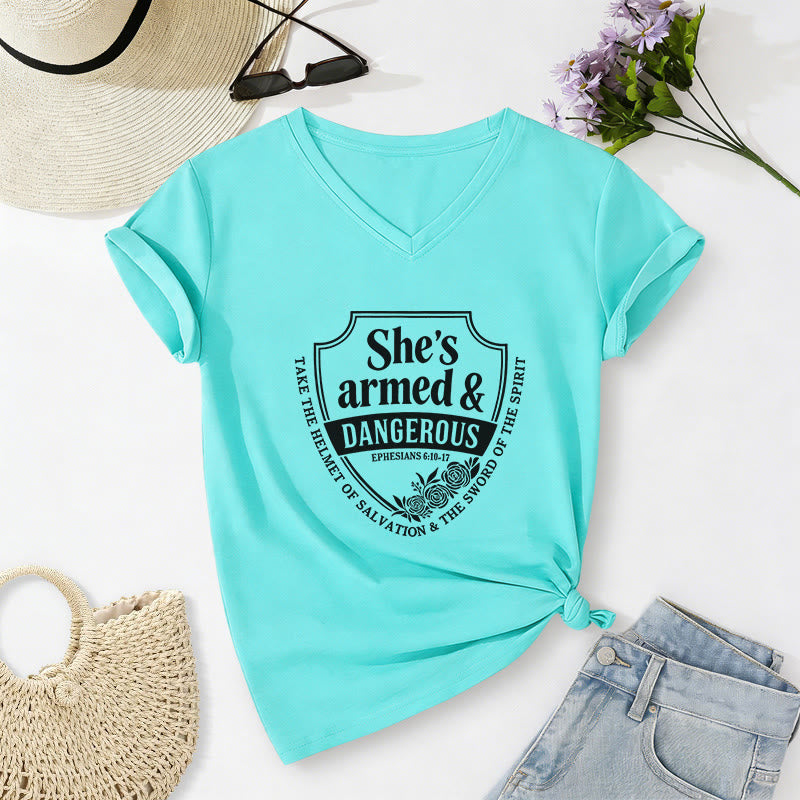 Christianartworkshop Sie ist bewaffnet und gefährlich – Lässiges V-Ausschnitt-T-Shirt - Himmelblau - 2XL - image 10