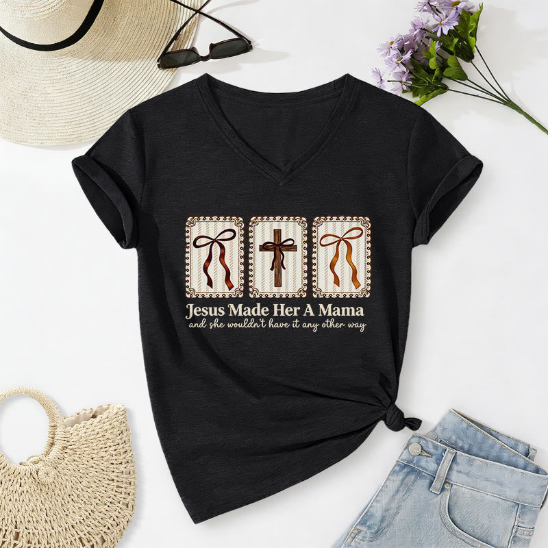 Christianartworkshop Jesus Made Her A Mama Lässiges V-Ausschnitt-T-Shirt - Schwarz - 2XL - image 12