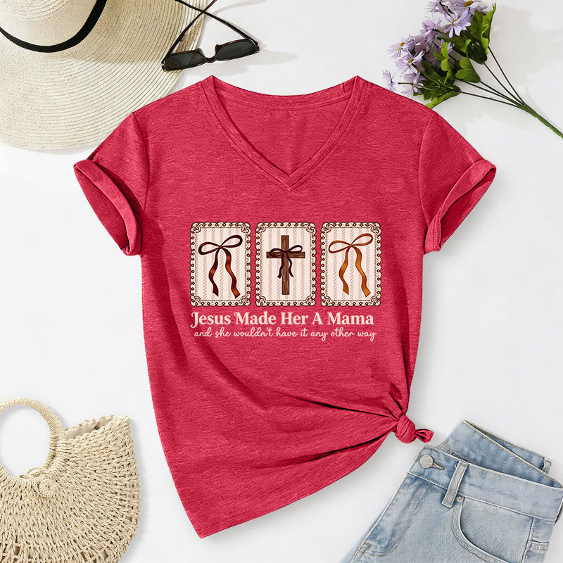 Christianartworkshop Jesus Made Her A Mama Lässiges V-Ausschnitt-T-Shirt - Rot - 2XL - image 22