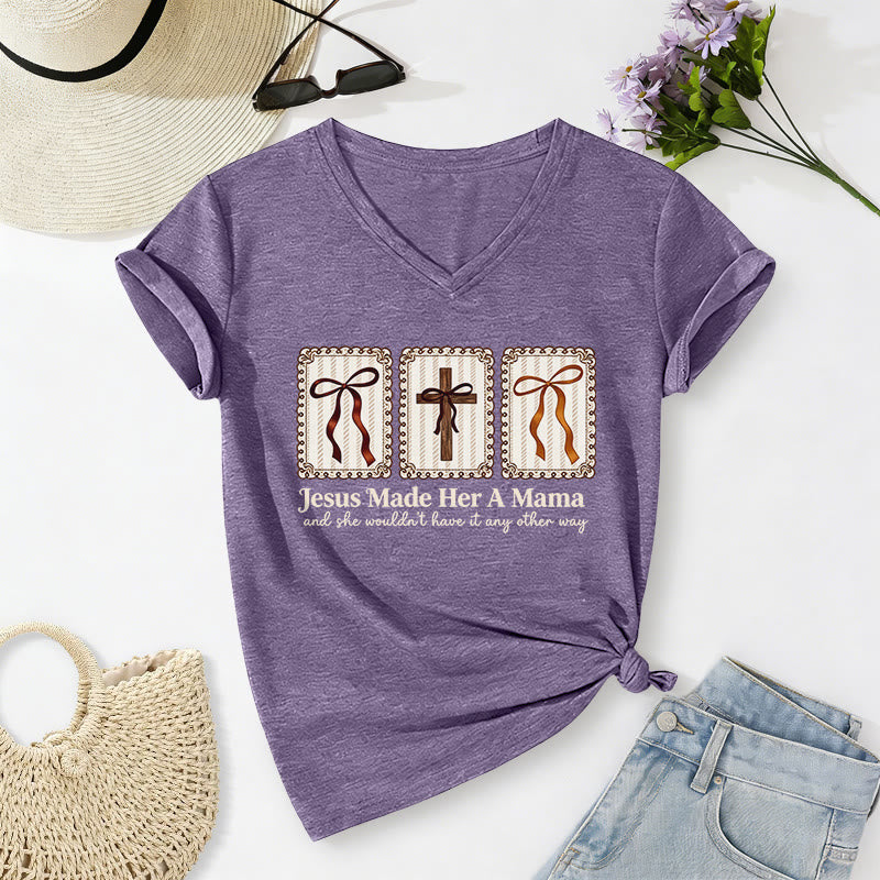 Christianartworkshop Jesus Made Her A Mama Lässiges V-Ausschnitt-T-Shirt - Lila - 2XL - image 16