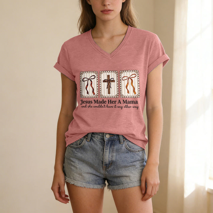 Christianartworkshop Jesus Made Her A Mama Lässiges V-Ausschnitt-T-Shirt - image 11