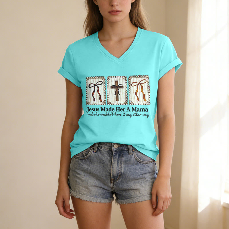 Christianartworkshop Jesus Made Her A Mama Lässiges V-Ausschnitt-T-Shirt - image 9