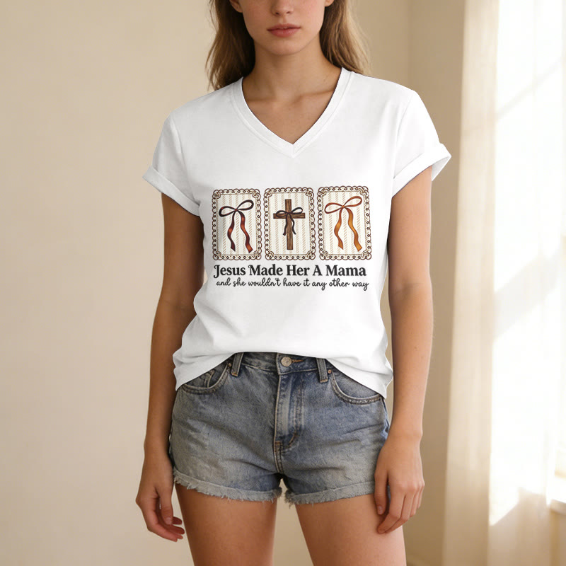 Christianartworkshop Jesus Made Her A Mama Lässiges V-Ausschnitt-T-Shirt - image 1