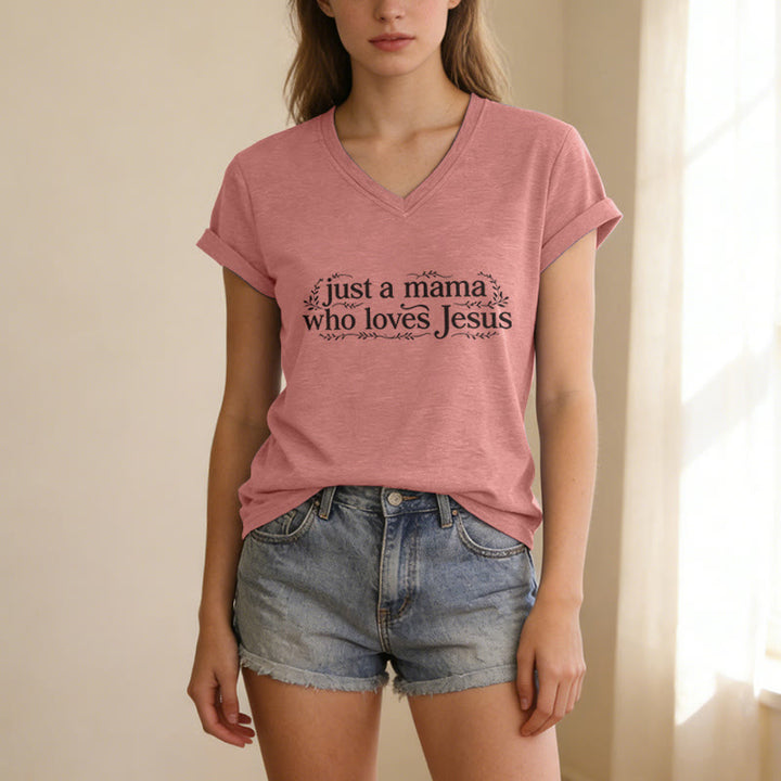 Christianartworkshop Lässiges V-Ausschnitt-T-Shirt „Just A Mama Who Loves Jesus“ - image 1