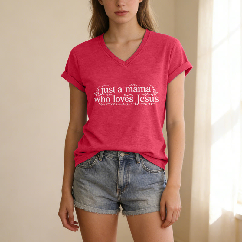 Christianartworkshop Lässiges V-Ausschnitt-T-Shirt „Just A Mama Who Loves Jesus“ - image 23