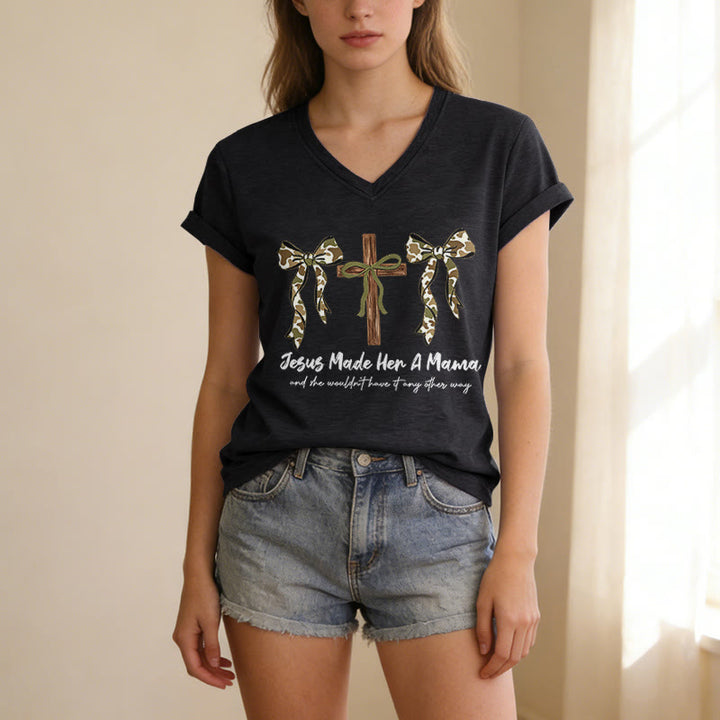 Christianartworkshop Jesus hat sie zur Mutter gemacht und sie würde es nicht anders wollen. Lässiges T-Shirt mit V-Ausschnitt. - image 13