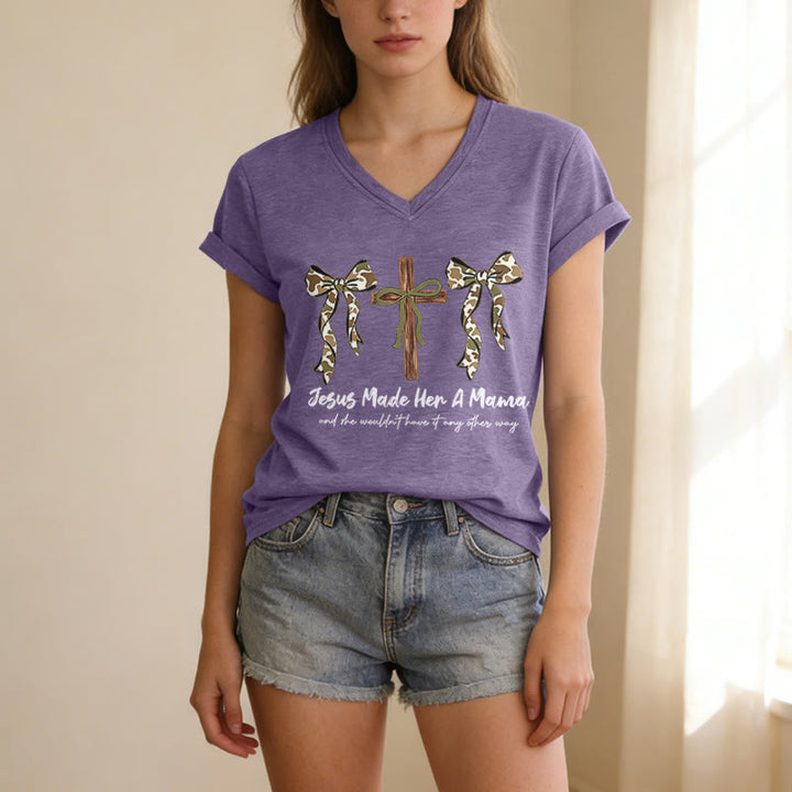 Christianartworkshop Jesus hat sie zur Mutter gemacht und sie würde es nicht anders wollen. Lässiges T-Shirt mit V-Ausschnitt. - image 17