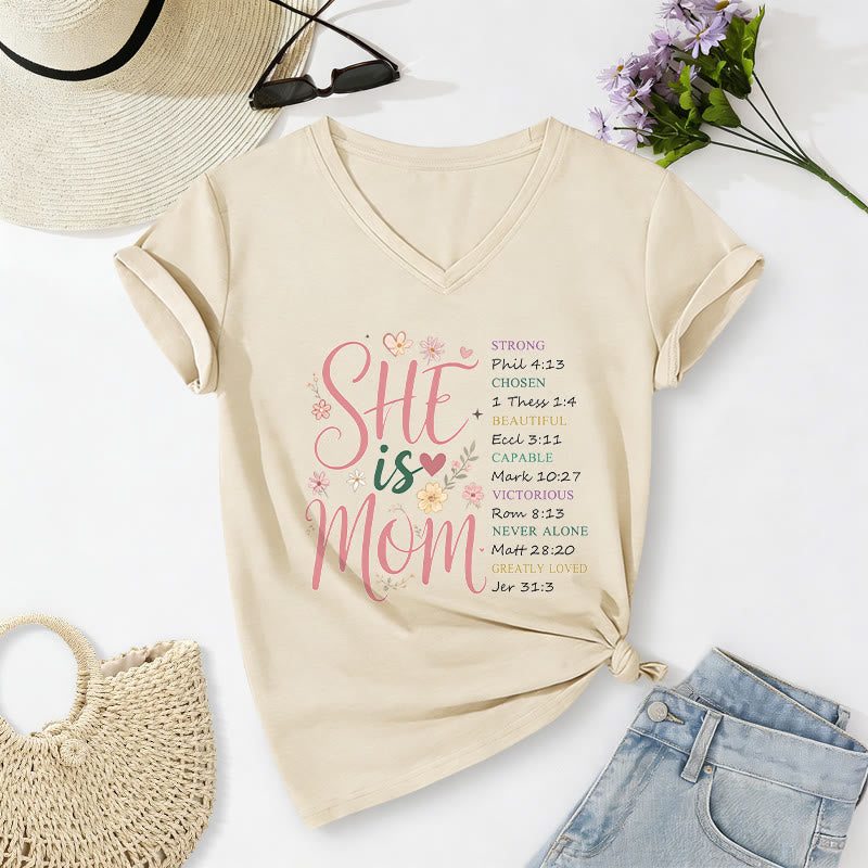 Christianartworkshop SHE Is MOM Lässiges V-Ausschnitt-T-Shirt - Beige - 2XL - image 0
