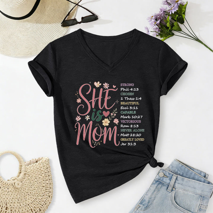 Christianartworkshop SHE Is MOM Lässiges V-Ausschnitt-T-Shirt - Schwarz - 2XL - image 12