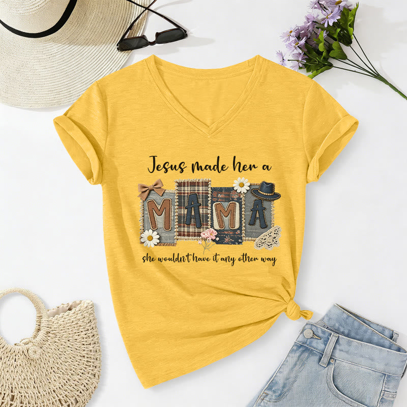 Christianartworkshop Jesus Made Her A Mama Grafik Lässiges V-Ausschnitt-T-Shirt - Gelb - 2XL - image 8