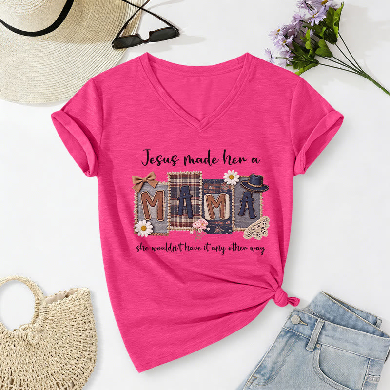 Christianartworkshop Jesus Made Her A Mama Grafik Lässiges V-Ausschnitt-T-Shirt - Rose - 2XL - image 24