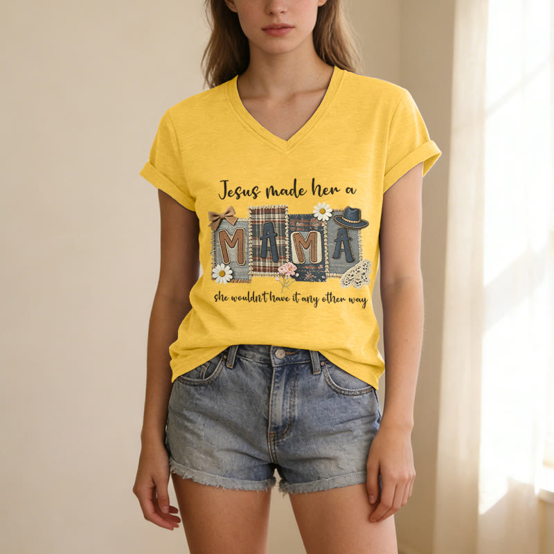 Christianartworkshop Jesus Made Her A Mama Grafik Lässiges V-Ausschnitt-T-Shirt - image 9