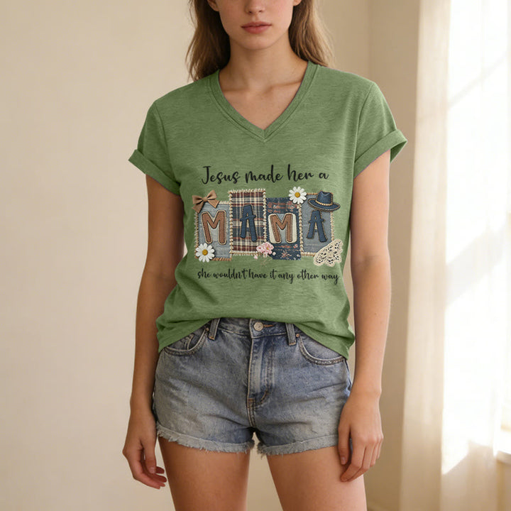 Christianartworkshop Jesus Made Her A Mama Grafik Lässiges V-Ausschnitt-T-Shirt - image 3