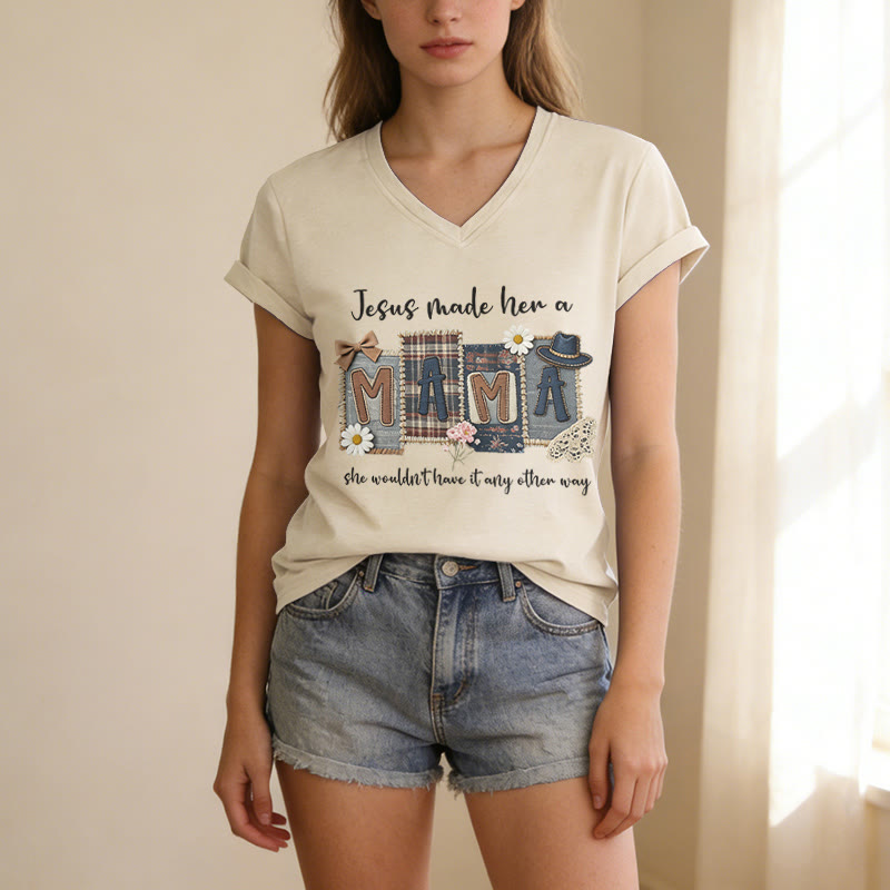 Christianartworkshop Jesus Made Her A Mama Grafik Lässiges V-Ausschnitt-T-Shirt - image 7