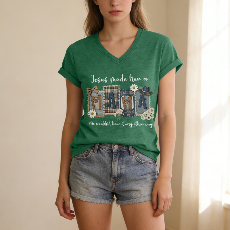 Christianartworkshop Jesus Made Her A Mama Grafik Lässiges V-Ausschnitt-T-Shirt - image 17