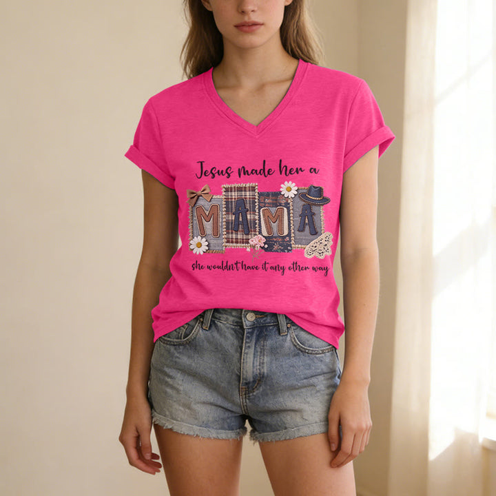 Christianartworkshop Jesus Made Her A Mama Grafik Lässiges V-Ausschnitt-T-Shirt - image 25