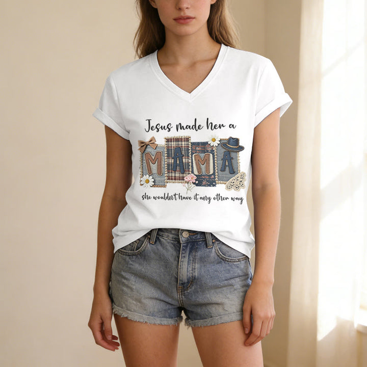 Christianartworkshop Jesus Made Her A Mama Grafik Lässiges V-Ausschnitt-T-Shirt - image 5
