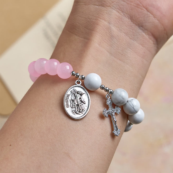 Christianartworkshop Armband aus natürlichem Howlithstein mit dem Heiligen Michael: Hellblau & Rosa – Doppelter spiritueller Schutz - image 2