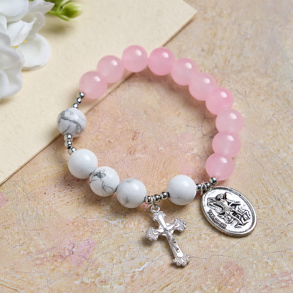 Christianartworkshop Armband aus natürlichem Howlithstein mit dem Heiligen Michael: Hellblau & Rosa – Doppelter spiritueller Schutz - Rosa - image 0