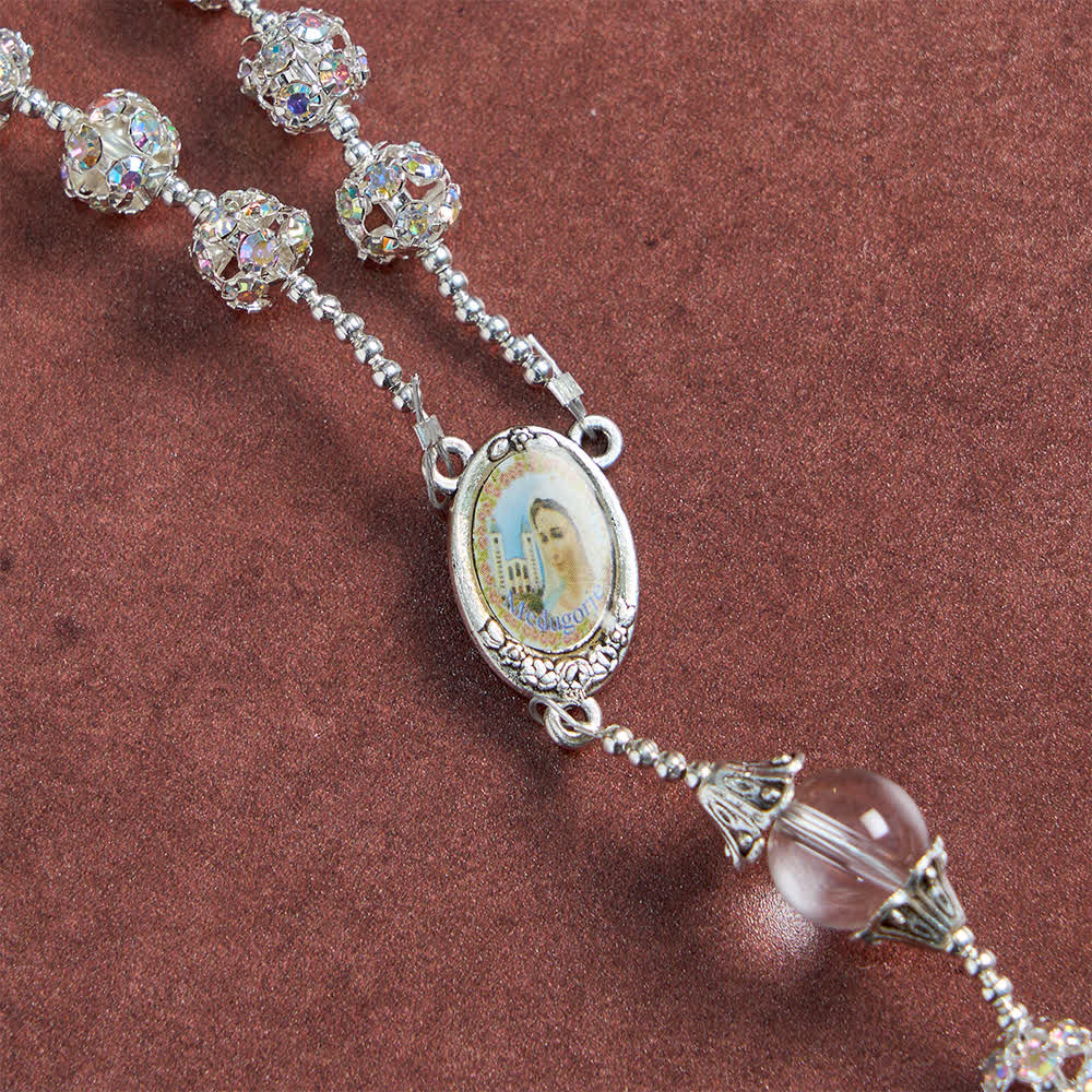 Christianartworkshop Funkelnder goldener Rosenkranz mit goldenen Perlen und der Muttergottes der Gnade - image 13