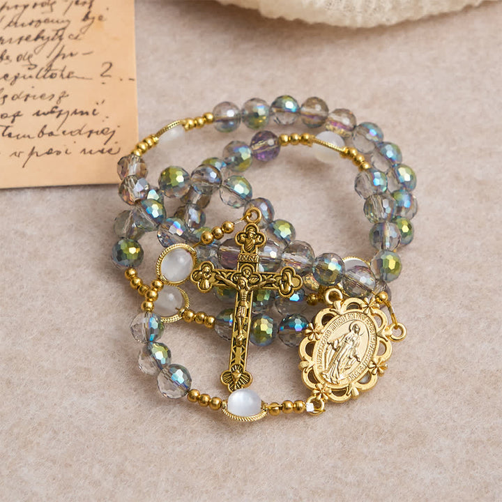 Christianartworkshop Rosenkranz aus regenbogenfarbenen, schillernden Facettenperlen mit goldenem Marienanhänger - image 4