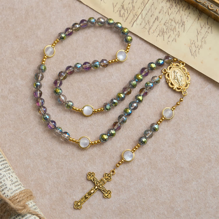 Christianartworkshop Rosenkranz aus regenbogenfarbenen, schillernden Facettenperlen mit goldenem Marienanhänger - Unsere Liebe Frau und das Kruzifix - image 0