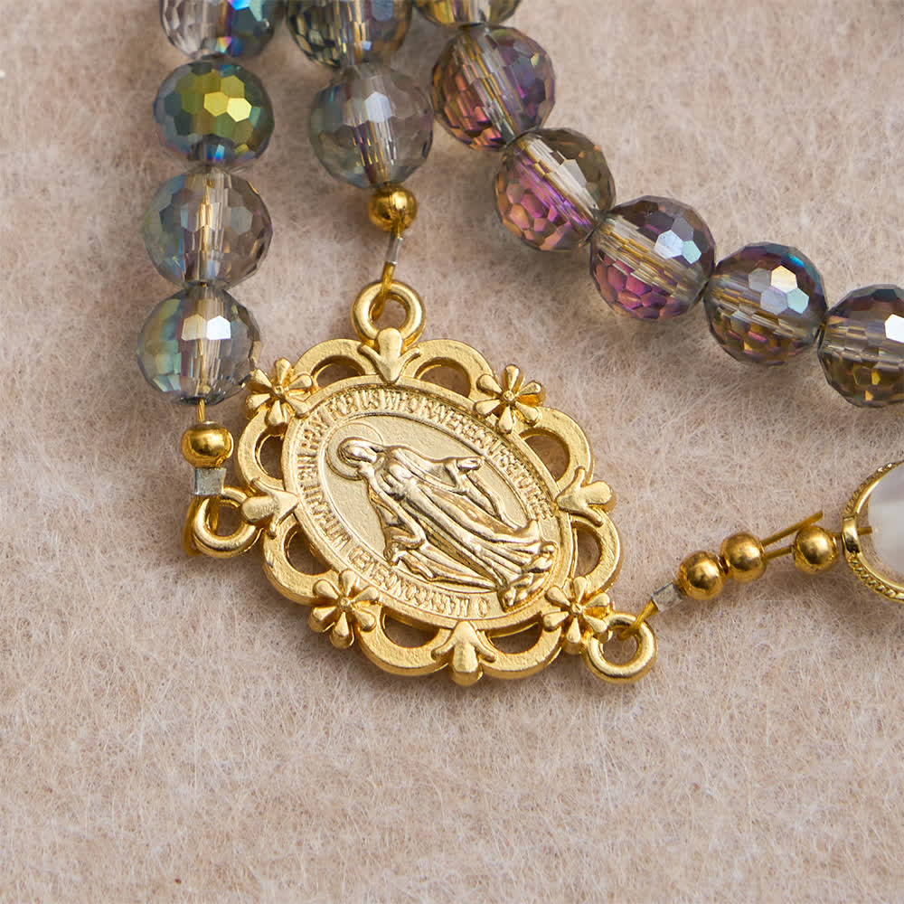 Christianartworkshop Rosenkranz aus regenbogenfarbenen, schillernden Facettenperlen mit goldenem Marienanhänger - image 6