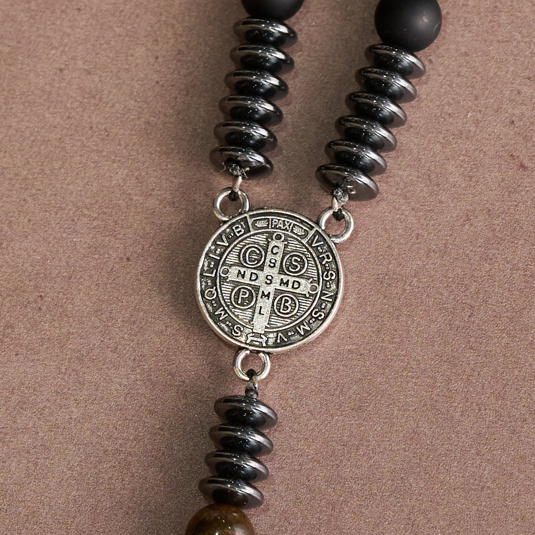 Christianartworkshop Rosenkranz aus schwarzem Glas und Tigerauge mit St.-Benedikt-Medaille und antikem Zinnkreuz - image 5