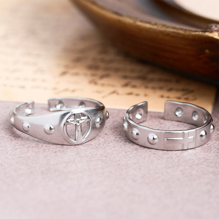 Christianartworkshop Minimalistischer, verstellbarer Statement-Ring mit heiligem Kruzifix: Symbol für Anmut, Hoffnung und stille Hingabe - image 1