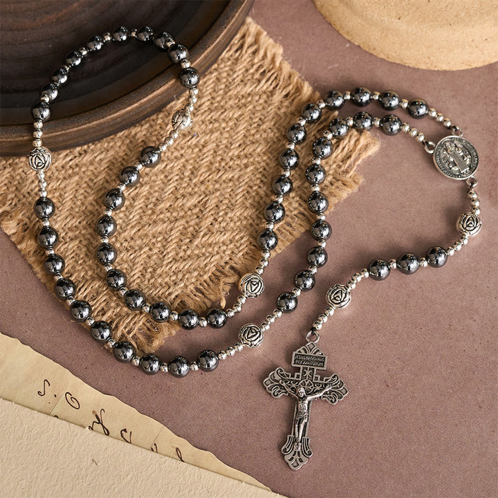 Christianartworkshop Hämatit-Rosenkranz mit Rosenperlen, St.-Benedikt-Medaille und detailliertem Kruzifix - Der heilige Benedikt und das Kruzifix - image 0