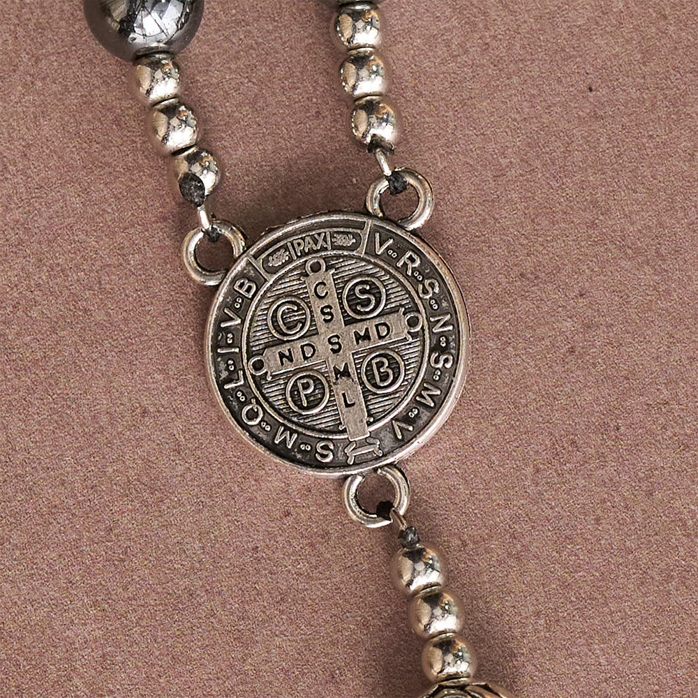 Christianartworkshop Hämatit-Rosenkranz mit Rosenperlen, St.-Benedikt-Medaille und detailliertem Kruzifix - image 6