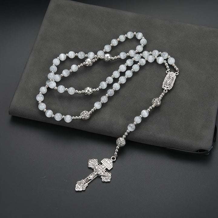 Christianartworkshop Leuchtender weißer Rosenkranz aus Katzenaugenstein mit Marienmedaille und kunstvollem Kruzifix - image 1