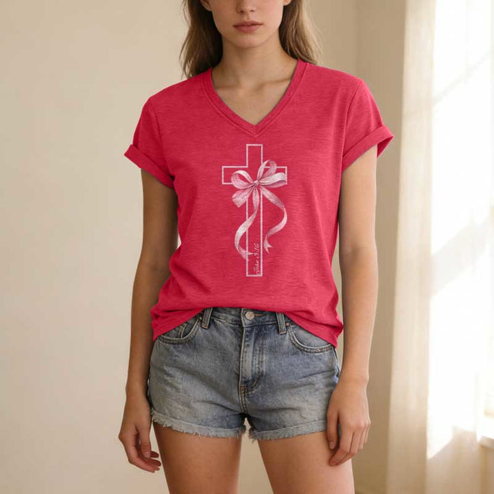 Christianartworkshop Lässiges T-Shirt mit V-Ausschnitt und Grafikmuster: Kreuz mit rosa Schleife - image 23