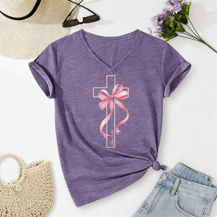 Christianartworkshop Lässiges T-Shirt mit V-Ausschnitt und Grafikmuster: Kreuz mit rosa Schleife - Lila - 2XL - image 16
